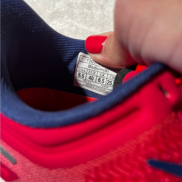 Brooks Launch 9 Women’s Running Shoes
Pink/Fuchsia/Cobalt Size 8.5B - Picture 6 of 7